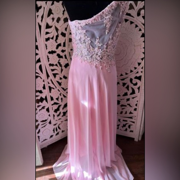 Barbie Pink formal dress - Picture 2 of 3